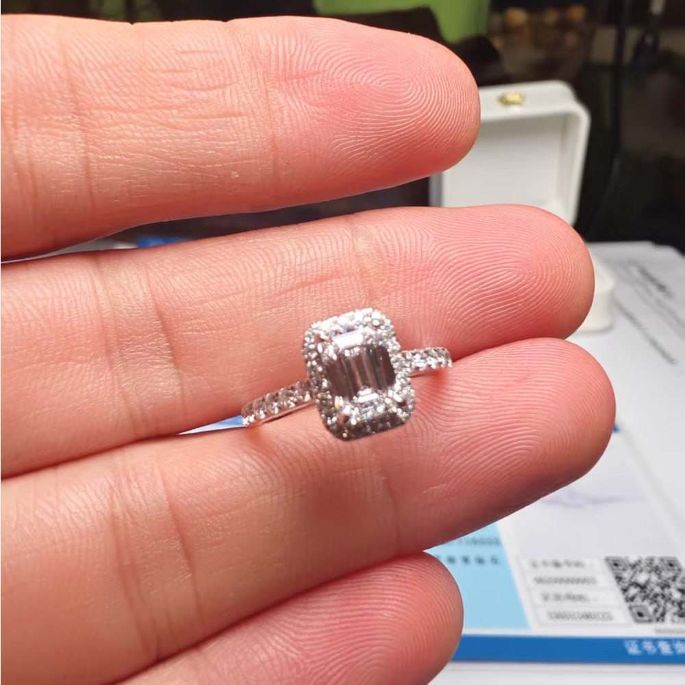 IGI 1.30ct D-VVS2 Emerald Lab Grown Diamond Halo Diamond Bridge Ring 18k Gold